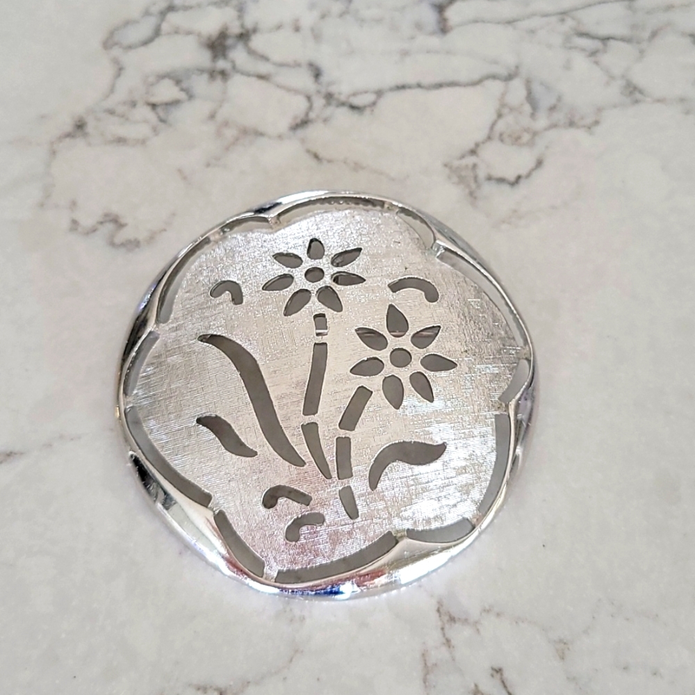 Sarah Coventry pin/brooch